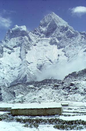 Mts Kangtega and Thamserku from Kunde 